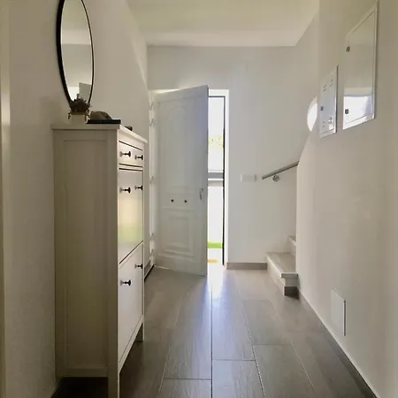 Torrezinha- Moradia Moderna Em Com Piscina Сasa de vacaciones Salir de Porto