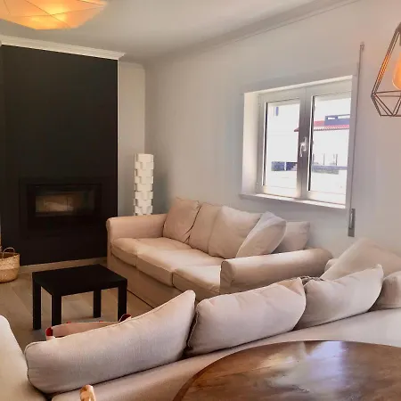 Torrezinha- Moradia Moderna Em Com Piscina Сasa de vacaciones