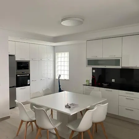 Feriehus Torrezinha- Moradia Moderna Em Com Piscina
