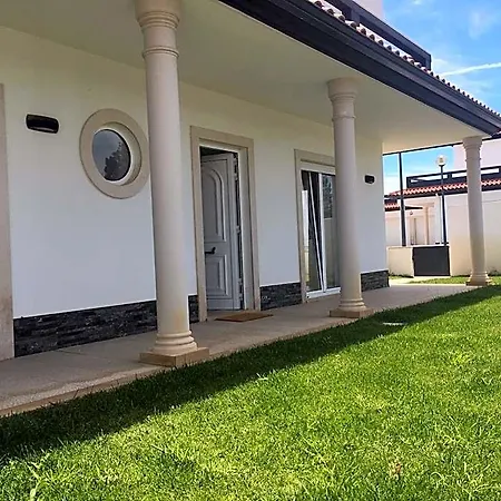 Feriehus Torrezinha- Moradia Moderna Em Com Piscina