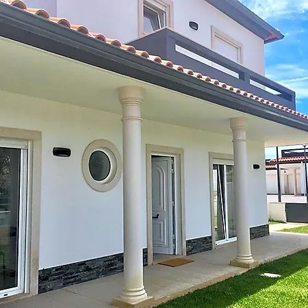 Feriehus Torrezinha- Moradia Moderna Em Com Piscina